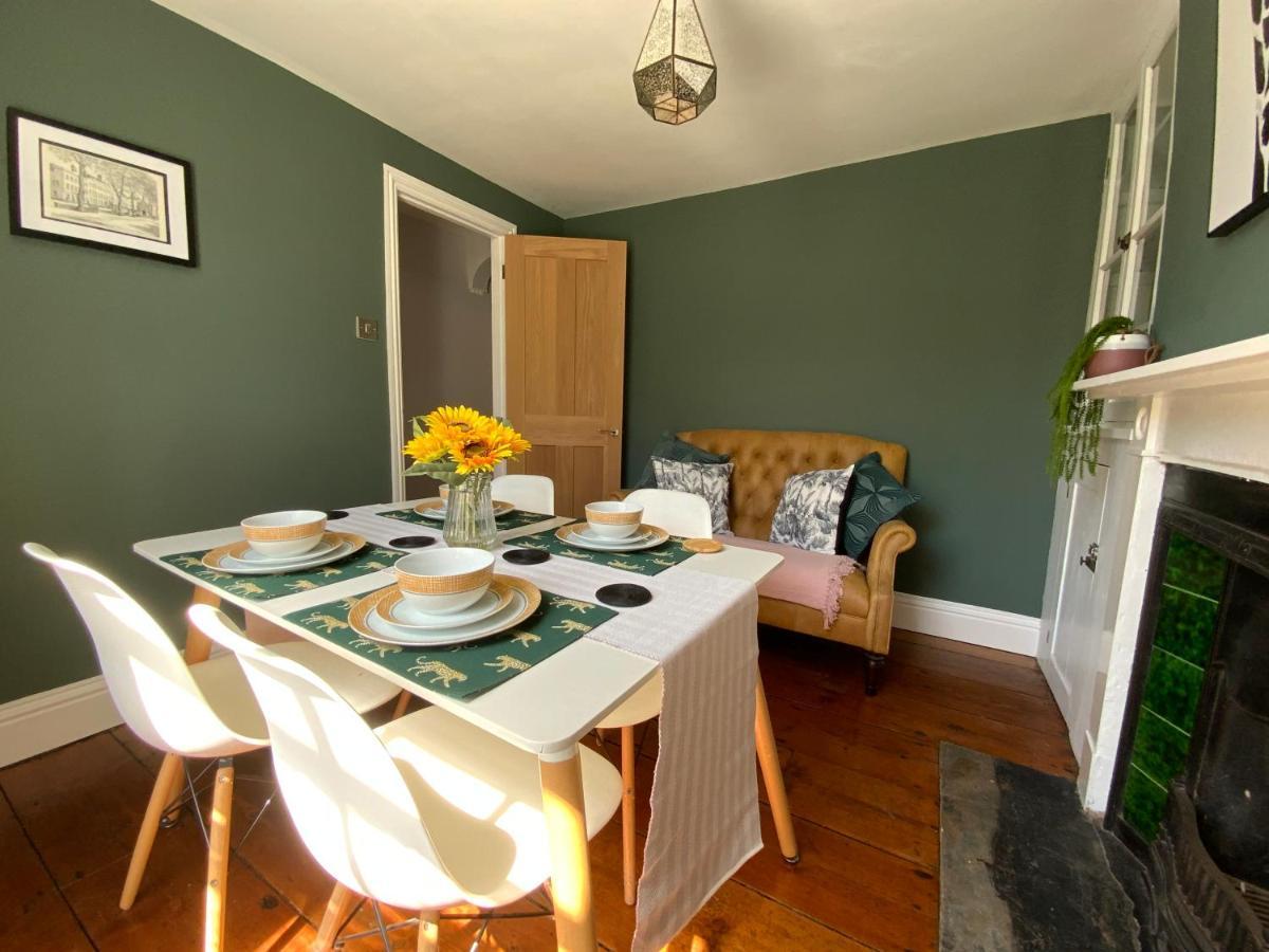 Charming Cottage Mins From Chichester City Centre Extérieur photo